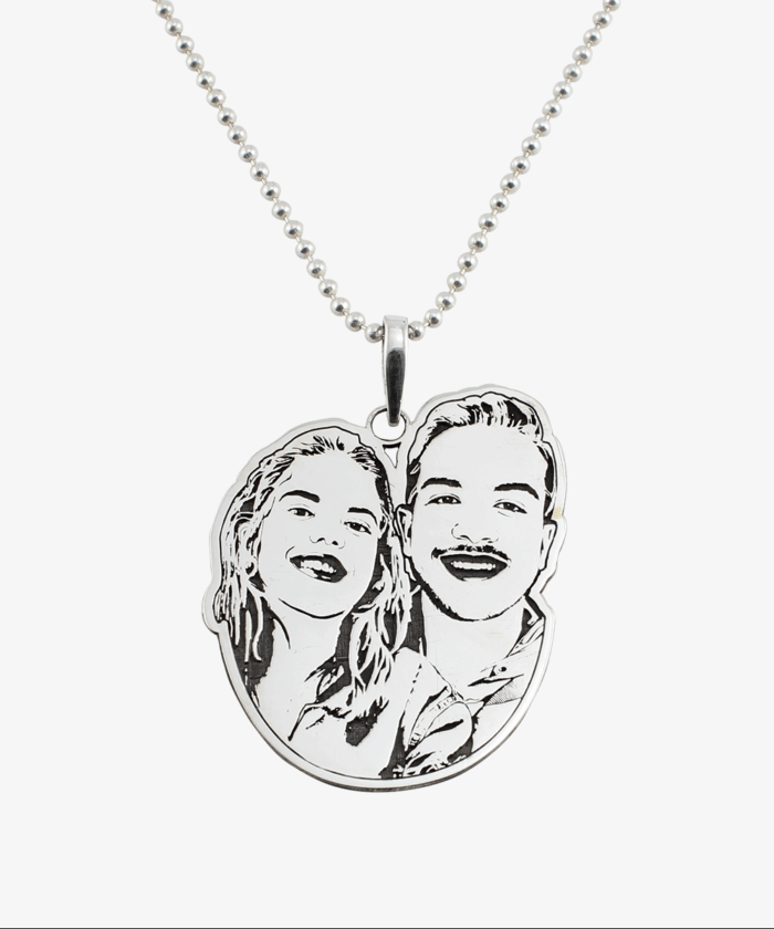 Collier Portrait Personnalisé Decoupé – Image 1