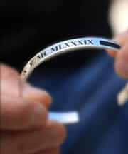 Bracelet Date Romaine Gravée & Émaillée Noir – Image 5